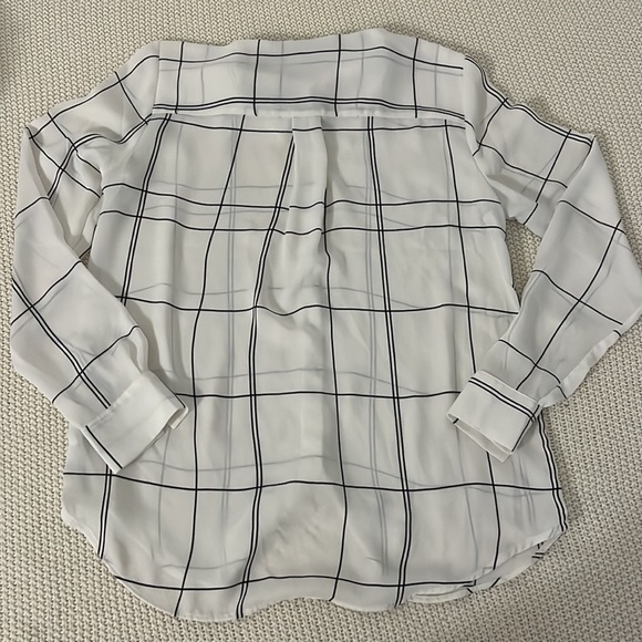 H&M button down blouse - Picture 4 of 4